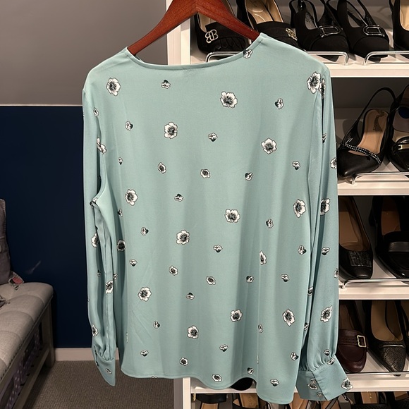 Ann Taylor Factory Floral Green Top - Picture 2 of 5